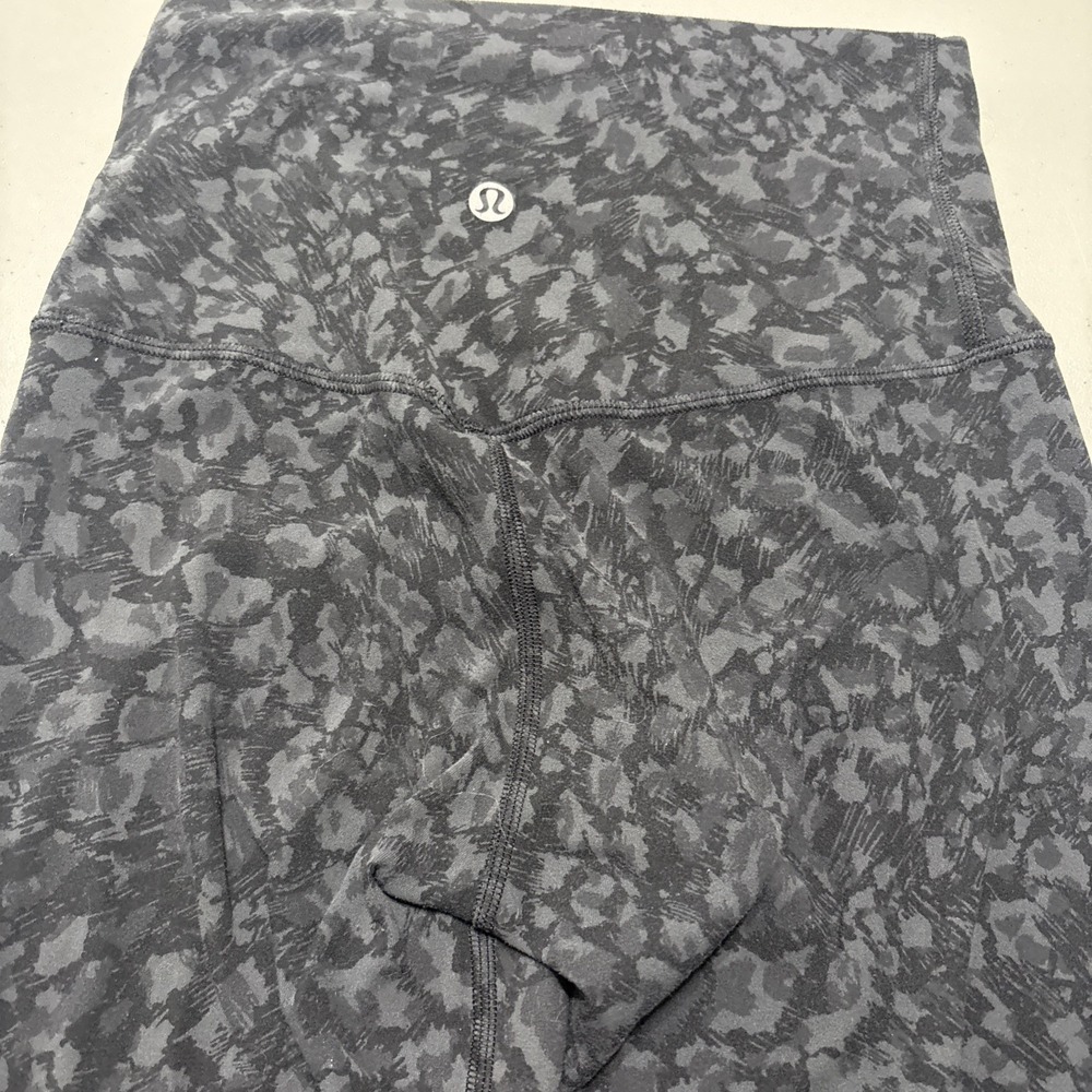Lululemon Align High Rise Leggings Black/Grey Camo, Size 2, 28 Inch Inseam